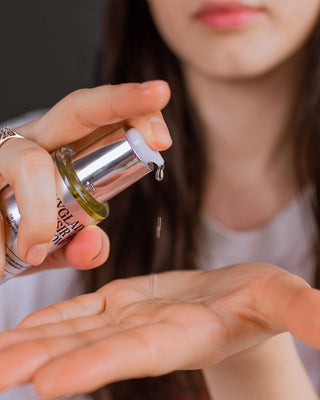 Udglattende håreliksir med hyaluronsyre og vegansk silke Auna - 2