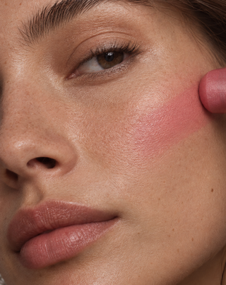 Rouge til kinder i stiftform naturlig effekt og pleje Desert Rose Nutridome - 2