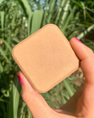 Blidt brunende bodylotion med bacuri-smør og øko-glitter Auna - 2