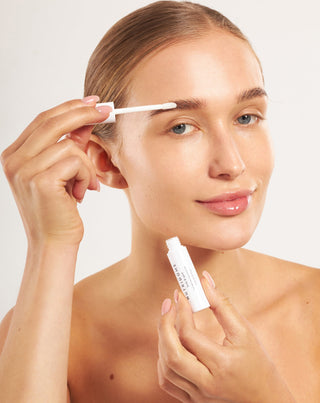 Fortykkende og styrkende øjenbrynsbalsam med Nutridome-ekstrakt af grøn te - 3