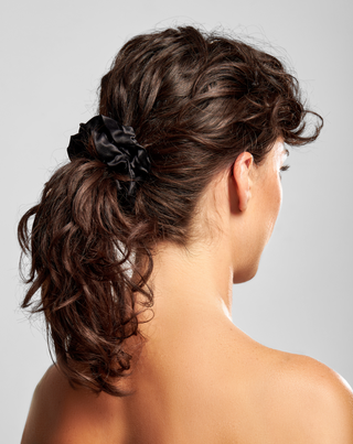 Sæt med sorte Twisty-hårelastikker i 100 % natursilke, 3 stk. - 2