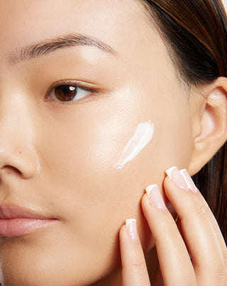 Let dagcreme til ansigtet med spirulina og naturlige olier til alle hudtyper Uddo - 2