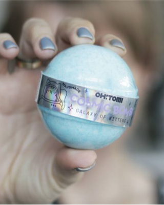 Mousserende badebold med nærende olier Galaxy of Kittens Oh!Tomi