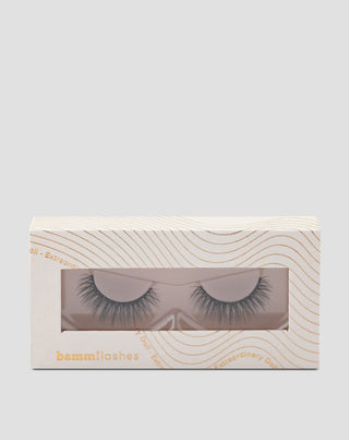 Kunstige øjenvipper på en 2d strimmel til gentagen brug naturlig effekt Extraordinary Doll Bamm!Lashes - 1