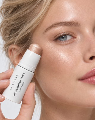 Highlighter til ansigt og krop i stick, strålende glød og udglattende effekt Champagne Nutridome