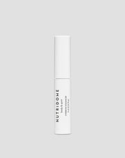 Fortykkende og styrkende øjenbrynsbalsam med Nutridome-ekstrakt af grøn te