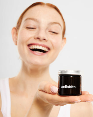 Smilebite tandblegningspulver af kokosnøddetræ