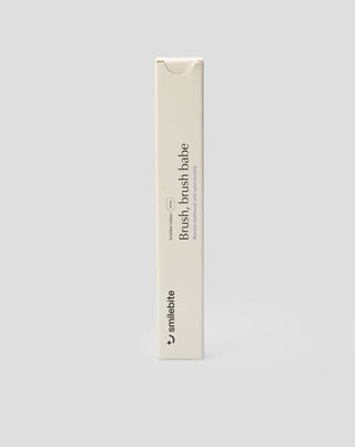 Bambustandbørste med hvide nylonbørster velegnet til veganere Smilebite