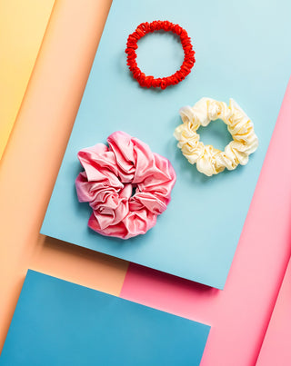 Sæt med hårelastikker i 100 % naturlig silke - pink, creme, rød Twisty 3 stk. - 4