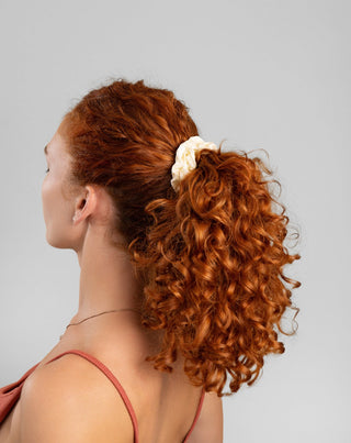 Sæt med hårelastikker i 100 % naturlig silke - grøn, creme, sort Twisty 3 stk. - 2