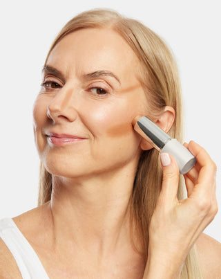 Face contouring stick bronzer til moden hud 50+ Aggie - 3