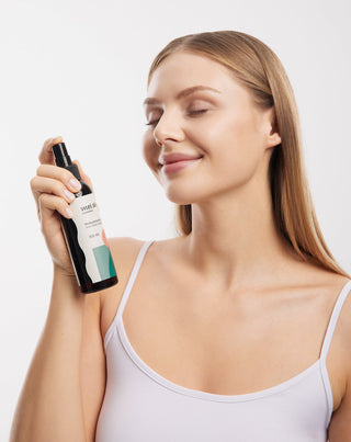 Fugtgivende hydrolat med bitter appelsinblomst til ansigt, hår og krop Mel Skin - 2