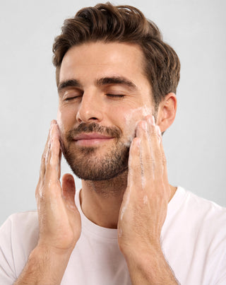 Skægshampoo med panthenol og niacinamid, der renser og plejer skægget Monolith - 3